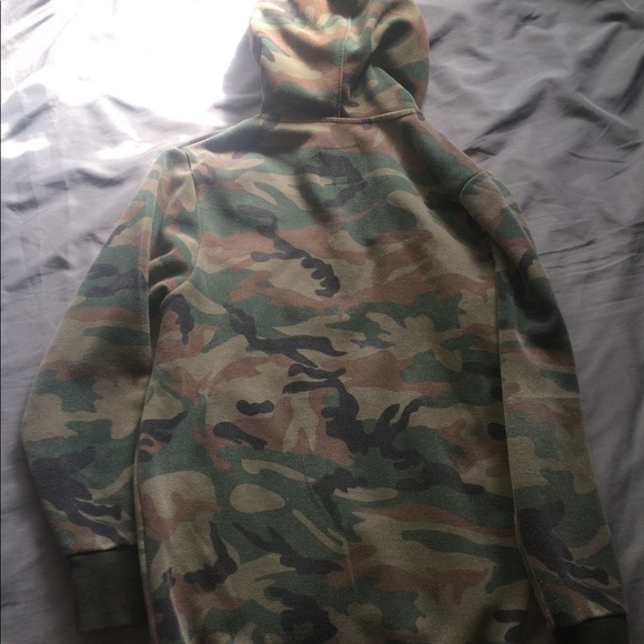 Boy Camo Jacket. - Picture 2 of 2